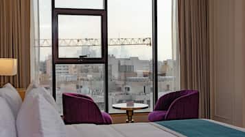 Executive Double Room | 1 bedroom, in-room safe, desk, laptop workspace