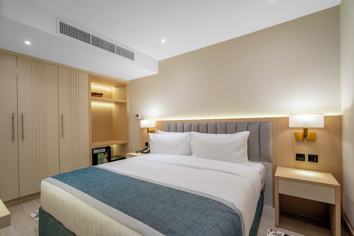 1 bedroom, in-room safe, desk, laptop workspace