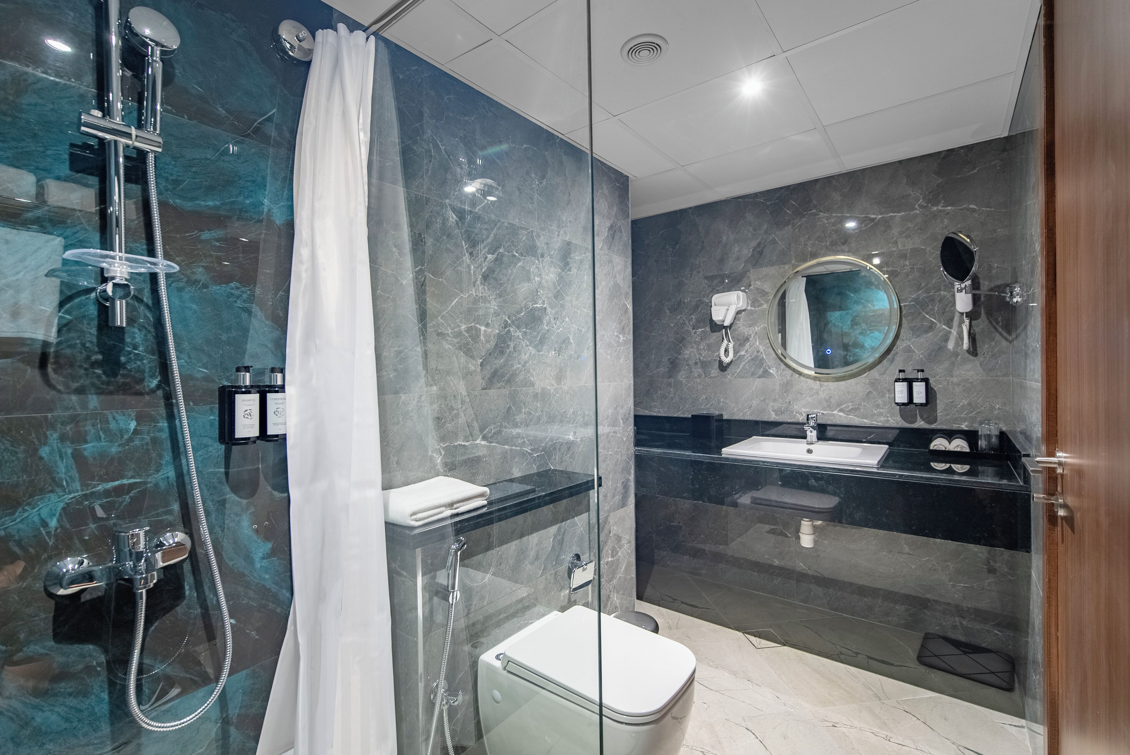 Foto - Grand Ambassador Hotel