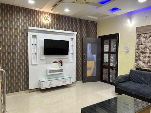 Charming 3-bedroom bungalow with AC and WiFi in Indore