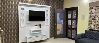 Charming 3-bedroom bungalow with AC and WiFi in Indore