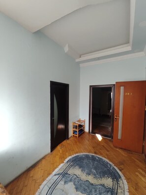 Gemeinsamer City-Schlafsaal | Schallisolierte Zimmer, kostenloses WLAN, Bettwäsche