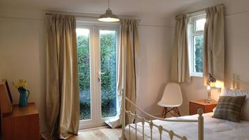 5 Schlafzimmer, Bügeleisen/Bügelbrett, Reisekinderbett, WLAN
