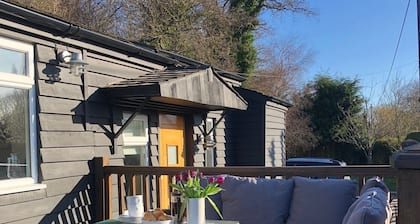 Bridge House - Family hideaway by Pett Level Beach, dog friendly!