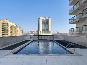 Pool - Stylish 1BR Sanctuary with Gym and Pool Access (Dubai)