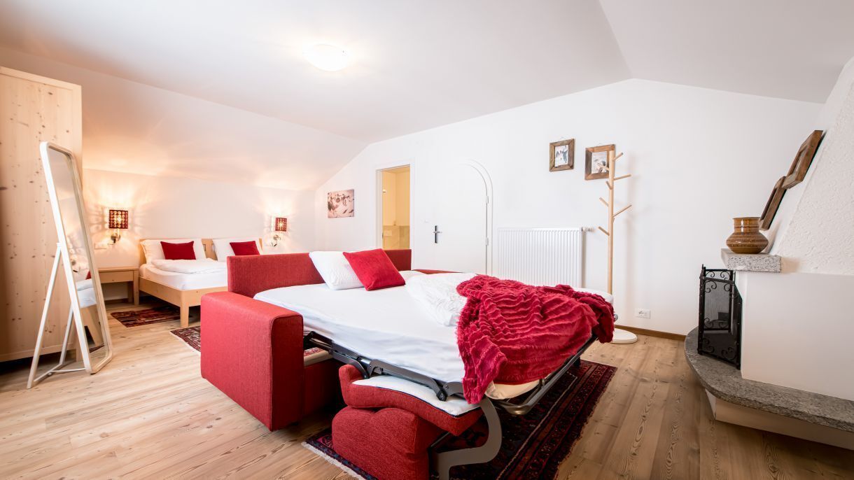 Standaard studio suite, uitzicht op de stad | Een bureau, een laptopwerkplek, geluiddichte muren, gratis babybedden