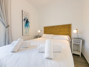 4 bedrooms, iron/ironing board, free WiFi, bed sheets