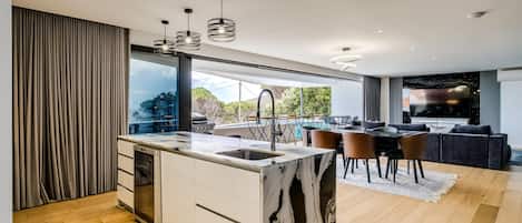 Villa | 4 bedrooms, Internet