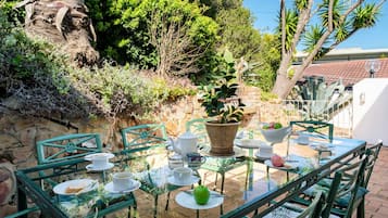 House | 4 bedrooms, desk, Internet