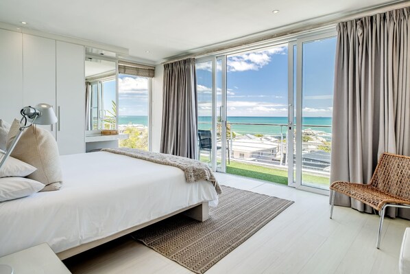 Villa | 7 bedrooms, desk, Internet
