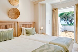 House - 2-br Camps Bay Apartment With Pool Atlantic Tide (Cape Town)