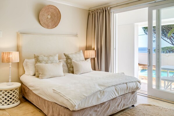 House - 2-br Camps Bay Apartment With Pool Atlantic Tide (Cape Town)