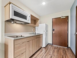 Suite, 1 Queen Bed, Non Smoking | Desk, laptop workspace, free WiFi, bed sheets