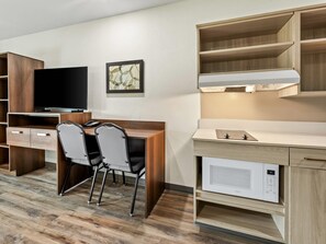 Desk, laptop workspace, free WiFi, bed sheets - WoodSpring Suites Prattville - Montgomery North (Prattville)