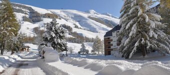 Sunny Escape at Foot of Slopes