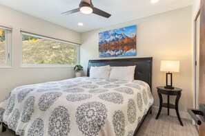 2 habitaciones, escritorio, tabla de planchar con plancha y wifi gratis 