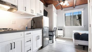 Deluxe Studio | 1 bedroom, desk, laptop workspace, free WiFi