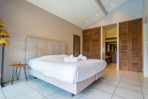 5 habitaciones, tabla de planchar con plancha y wifi gratis 