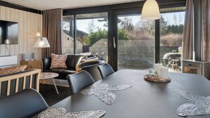 A modern dining area with a large table, chairs, and butterfly-shaped placemats. - Cottage near idyllic & peaceful sandy beach (Rønne)