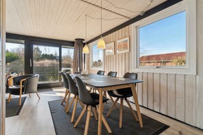 Dining - Cottage near idyllic peaceful sandy beach (Rønne)
