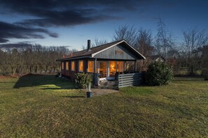 A house with a porch, a chimney, and a well-maintained lawn. - Cottage near idyllic & peaceful sandy beach (Rønne)