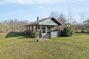 A single-story house with a sloped roof, a chimney, and a covered porch. - Cottage near idyllic peaceful sandy beach (Rønne)