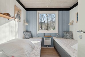 2 bedrooms, iron/ironing board, free WiFi - Cottage near idyllic peaceful sandy beach (Rønne)