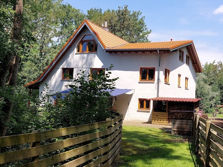 Exterior. Apartment 'Ferienwohnung, Offenes' with Private Terrace, Private Garden and Wi-Fi