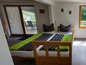 1 bedroom, free WiFi, bed sheets - Apartment 'Ferienwohnung, Offenes' with Private Terrace, Private Garden and Wi-Fi (Bad Waldsee-Kümmerazhofen)