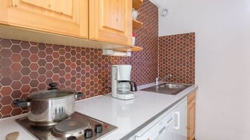 Kühlschrank, Ofen, Herdplatte, Geschirrspüler