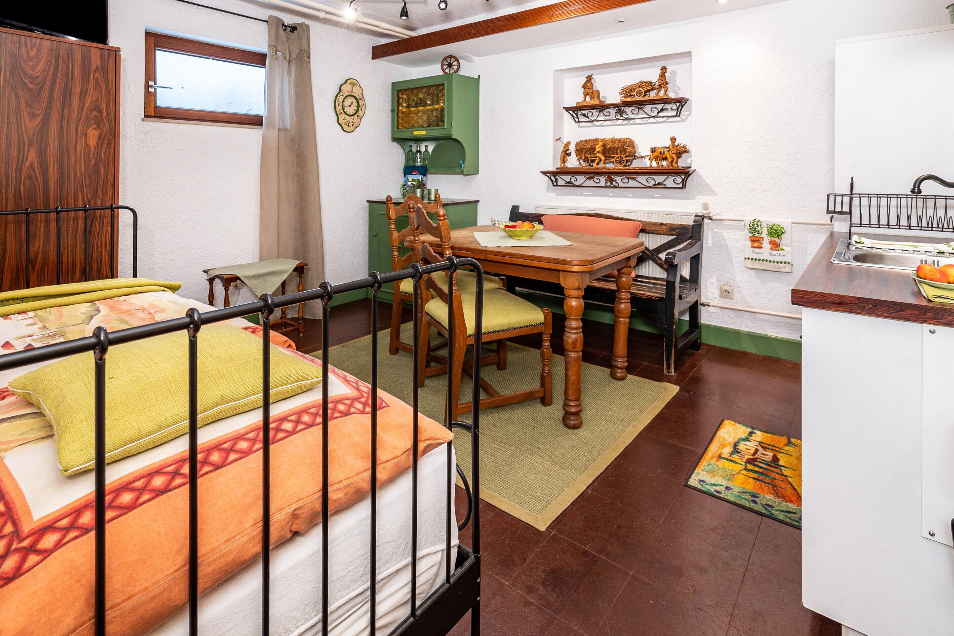 1 bedroom, free WiFi, bed sheets