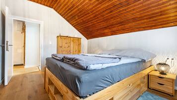 1 bedroom, iron/ironing board, free WiFi, bed sheets