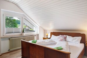 2 chambres, fer et planche à repasser, Wi-Fi gratuit, draps fournis