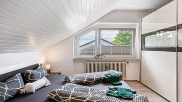 2 dormitoris, planxa i posts de planxar, wifi gratuïta i roba de llit