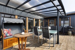 Outdoor dining - Holiday Home 'Happy-Nest' sauna pool air conditioning Wi-Fi fireplace barbecue (Oberkrämer)