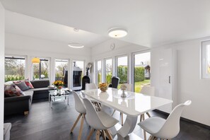 Dining - Holiday Home 'Happy-Nest' sauna pool air conditioning Wi-Fi fireplace barbecue (Oberkrämer)