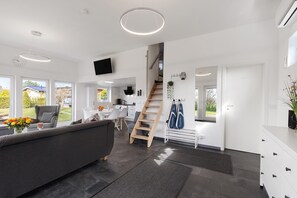 TV, fireplace, stereo