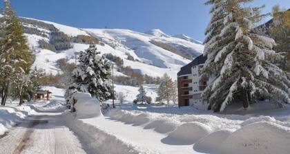 Apartment in Les Deux Alpes by Ski Slopes