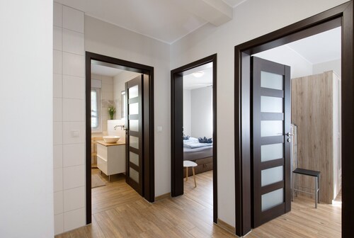 Ferienhaus 'Lifestyle' mit teilweisem Seeblick, privater Terrasse und Wi-Fi
