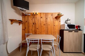 Dining - Studio in France near Ski Resort & Mountains (Allos)