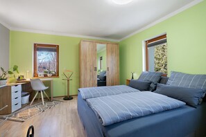 1 bedroom, free WiFi, bed sheets - Apartment 'Spreequartier' with Lake View, private Terrace and Wi-Fi (Malschwitz)