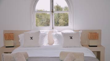 6 bedrooms, iron/ironing board, travel cot, WiFi