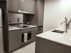 Micro-ondes, four, plaque de cuisson, lave-vaisselle