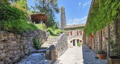 Gßte la Chùtaigne en Bord de RiviÚre avec Cascade - Domaine au Ch'ti Ardéchois