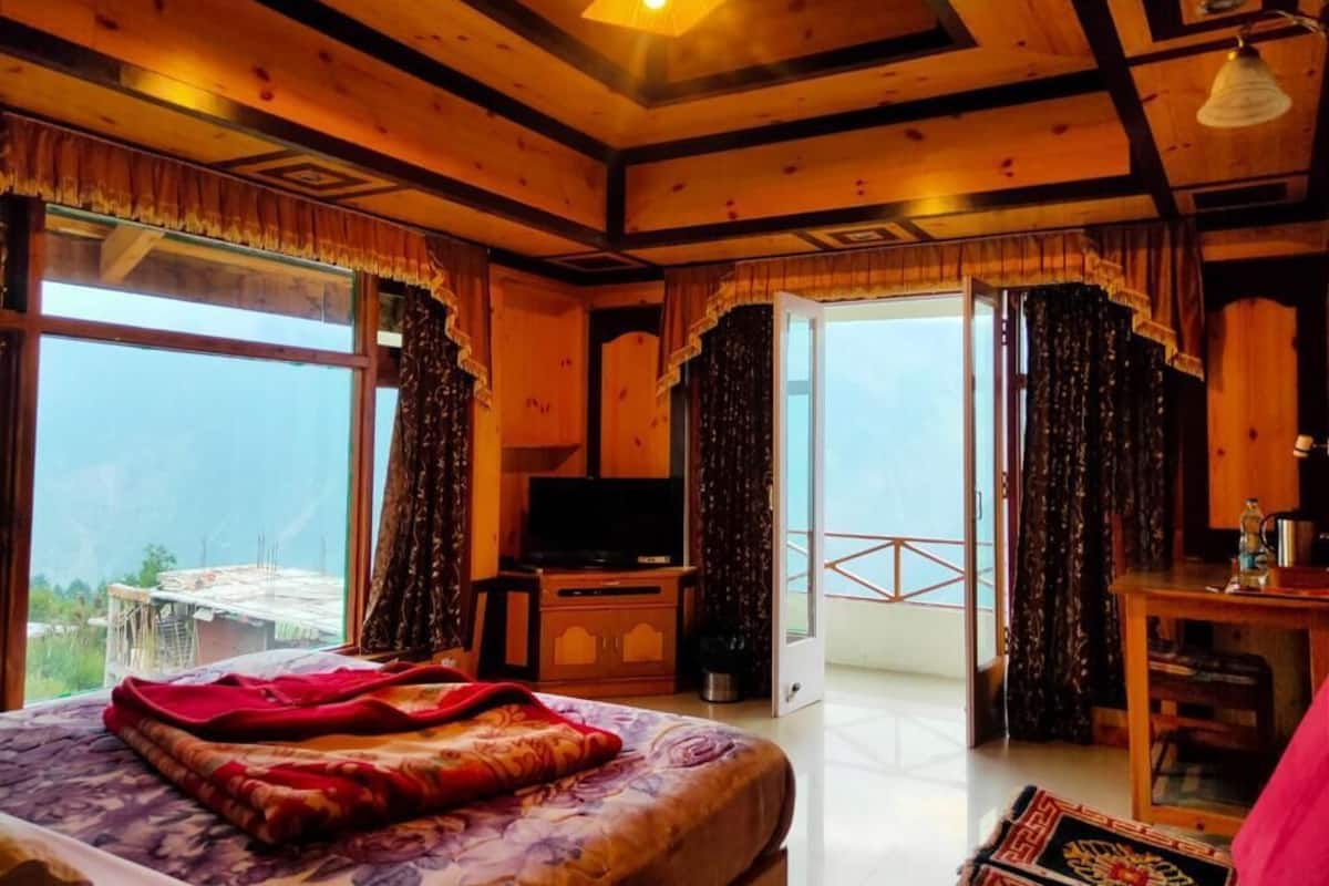 Deluxe Double Room, Balcony, Mountain View | Free WiFi