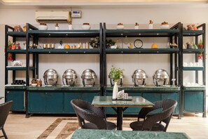 Petit déjeuner buffet compris tous les jours