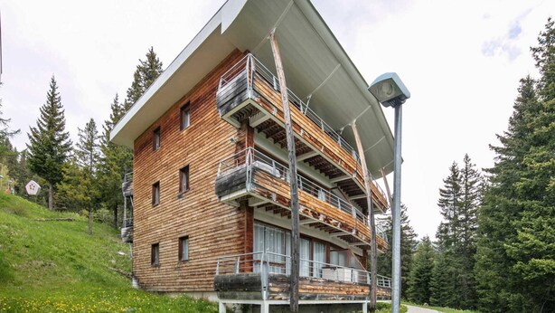 A modern wooden cabin with a sloped roof, multiple balconies, and a staircase leading to the upper levels. - Stay with Garden, Chamrousse (Chamrousse)