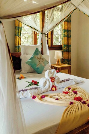 5 bedrooms, iron/ironing board, WiFi, bed sheets