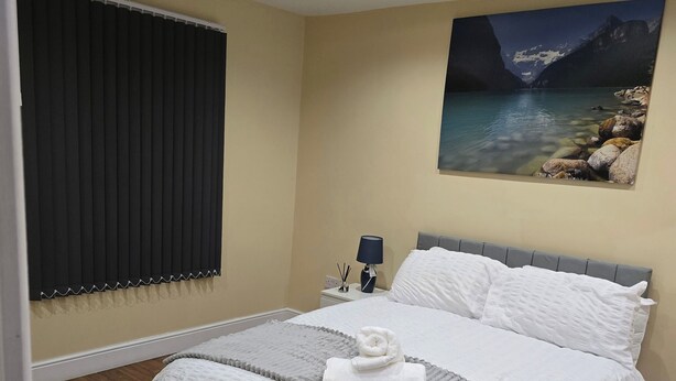 1 bedroom, free WiFi, bed sheets - Walsall Town Centre Stylish Apartment (Walsall)