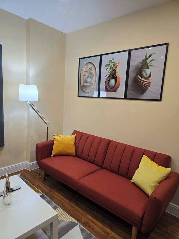 Living area - Walsall Town Centre Stylish Apartment (Walsall)